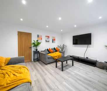 4 Bed Semi-Detached House, Brixton, SW9 - Photo 2