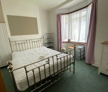 4 Bed Terraced House, St. Martins Place, BN2 - Photo 3