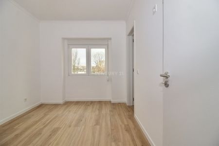 Apartamento T2 para Arrendar - 1200€/mês ou Arrendamento de Quartos a Avaliar - Perto do Palácio de Queluz - Photo 3