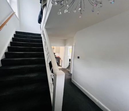 3 Bed Semi-Detached House, Wychwood Avenue, LU2 - Photo 4