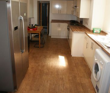 81 Storer Road - Huge Kitchen & No Deposit Loughborough - Photo 3