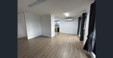 Newly renovated and close to transport - Photo 2