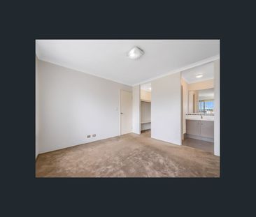 Well-presented family home - Photo 2