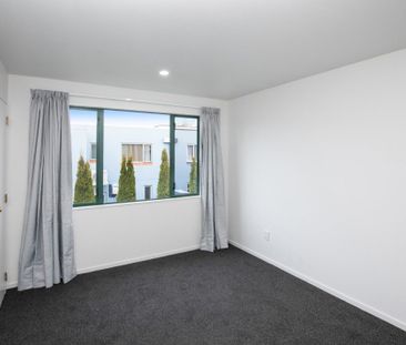 Tidy Townhouse - Photo 2