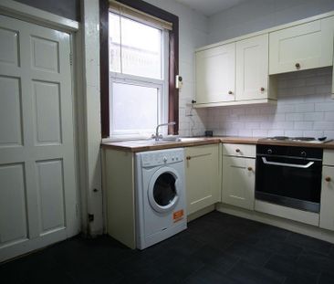 2 bedroom end of terrace house to rent - Photo 4
