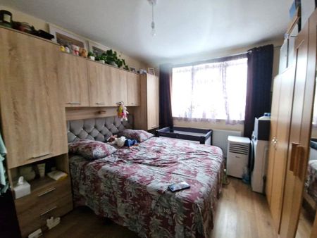 3 bedroom flat to rent - Photo 3