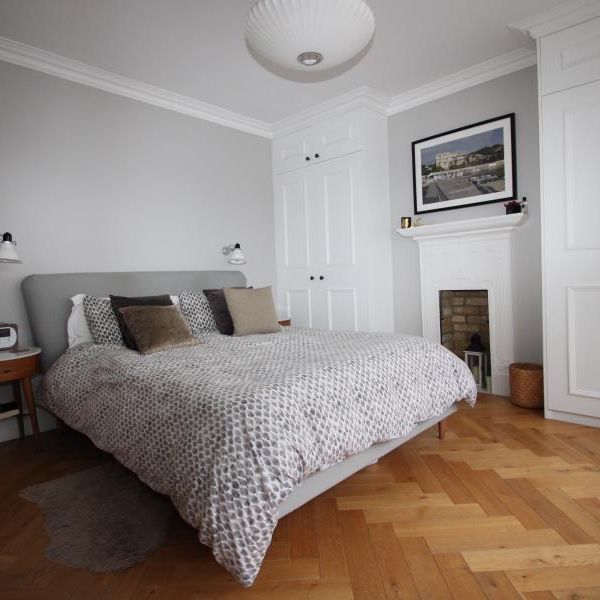 Osborne Road, Walton-on-Thames - 4 bedrooms Property for lettings - Seymours - Photo 1