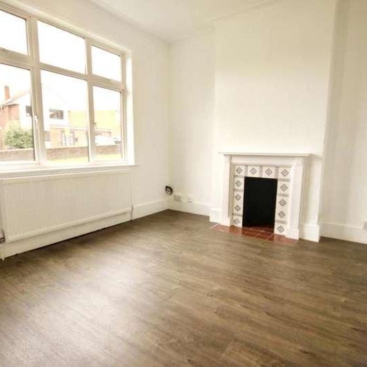 Woodside Lane, London, N12 - Photo 1