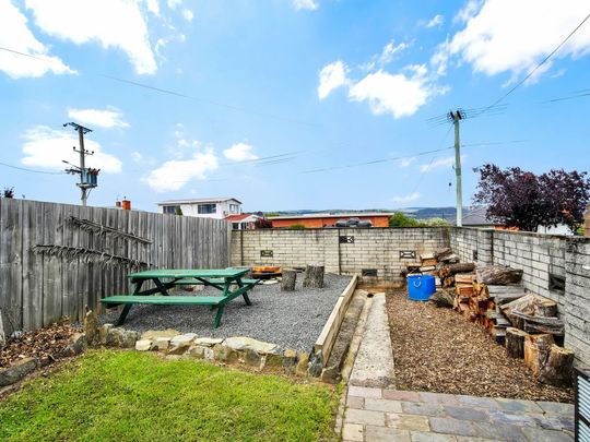 Modern family home in Newhnam - Photo 1