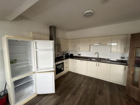 4 bedroom private hall to rent - Photo 5