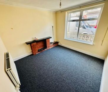 3 bedroom end of terrace house to rent - Photo 3