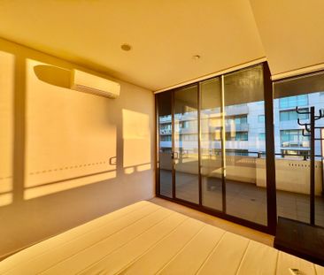 (Fully Furnished) Light Filled Large Three Bedroom Apartment with 2... - Photo 6