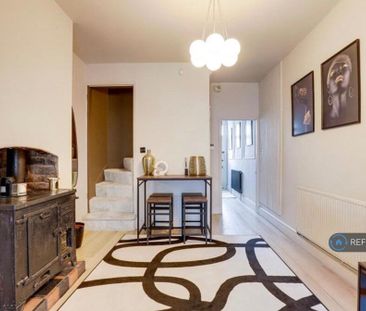 2 bedroom terraced house to rent - Photo 2