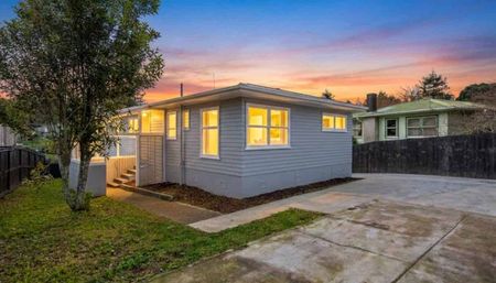 Warm, Spacious & Modern! Pets welcome! - Photo 2