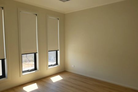 Newly Built 4–5 Bedroom Family Home with Study in Munno Para! Must See! - Photo 4