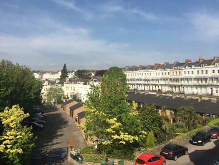 2 Bed Flat, Royal York Villas, BS8 - Photo 2