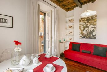 A Charming Penthouse with a Balcony in the Heart of Rome. In Residence with consierge, A/C , WIFI.Rif. #1946