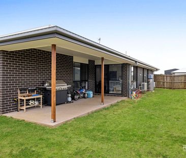 Spacious Modern Home in Wyreema – 4 Bedrooms, 2 Living Areas, 2 Bat... - Photo 3