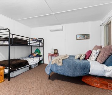 Spacious Home Close to Town Centre. - Photo 4