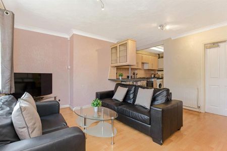 4 bedroom house to rent - Photo 2