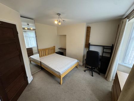 4 bedroom terraced house to rent - Photo 3