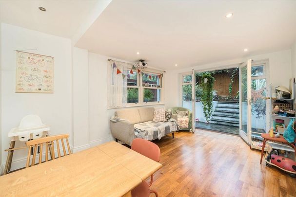 3 bedroom flat to rent - Photo 1