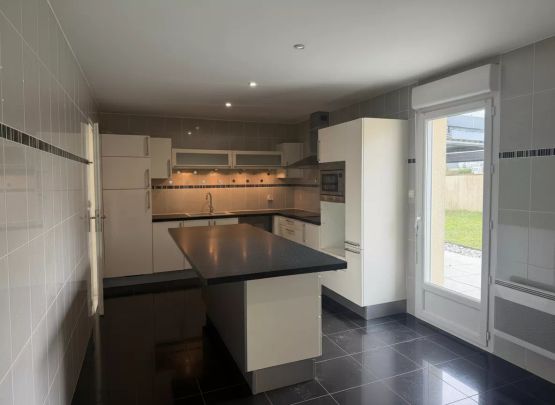 Maison récente 4 chambres avec jardin clos - Photo 1