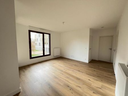 location Appartement T3 DE 65.55m² À BRUGES - Photo 2