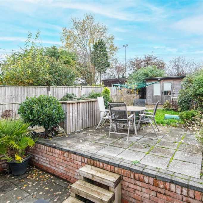 3 bed House - Semi-Detached To Let - Photo 1