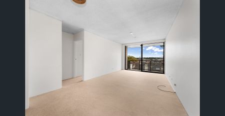 Elevated two-bedroom apartment with water views - Photo 2