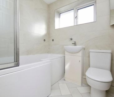 3 bedroom semi-detached house to rent - Photo 6