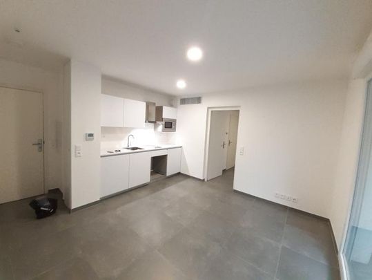 Location Appartement 2 pièces 36m² MARSEILLE 8ème - Photo 1