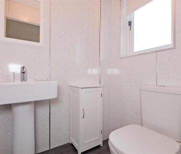 4 bedroom detached house to rent - Photo 4