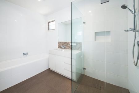MODERN TOWNHOUSE IN THE HEART OF BEAUMARIS - Photo 4
