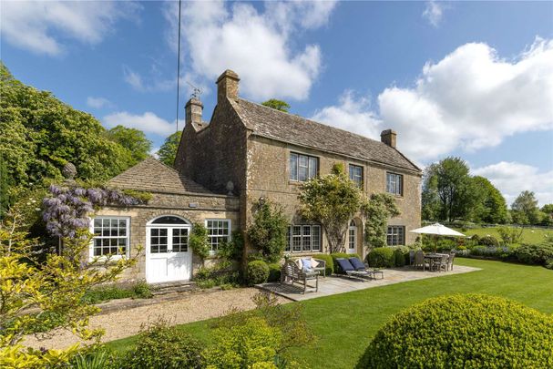 A beautiful, characterful property located in the heart of an idyllic Cotswold village - Photo 1