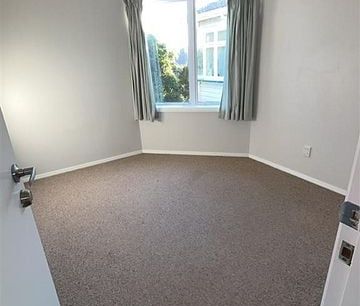 Spacious 4 Bedroom home with Stunning Views - Photo 6