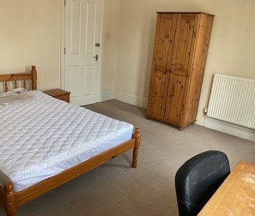 5 bedroom terraced house to rent - Photo 4