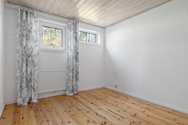 Mångatan, Märsta - Photo 1