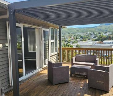 Sunny 4BR Tawa Gem next to Redwood station - Photo 4