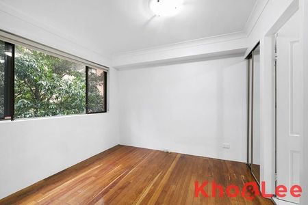 BEAUTIFULLY SPACIOUS ONE BEDROOM IN GREAT LOCATION - Photo 5
