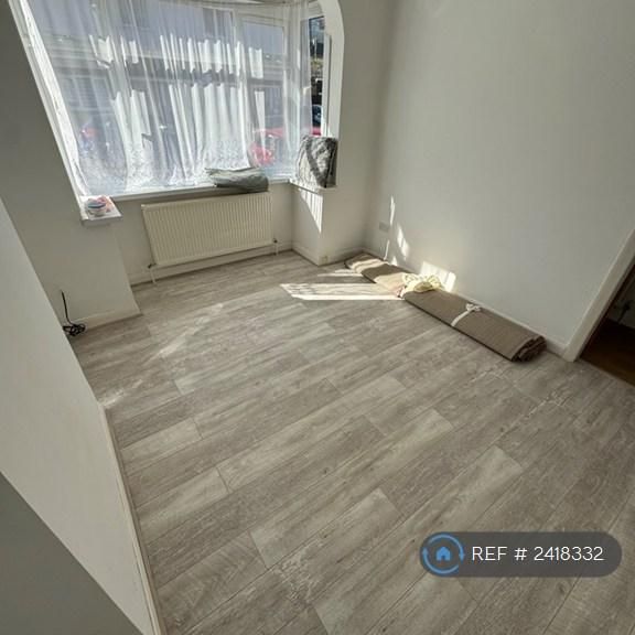 2 bedroom maisonette to rent - Photo 1