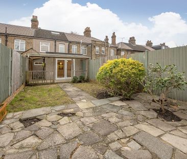 3 bedroom terraced house to rent - Photo 3