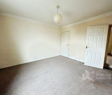 Queens Road, Farnborough, GU14 6JZ - Photo 3