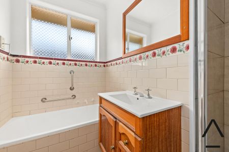 2/44 Ford Avenue, Sunshine North VIC 3020 - House For Rent | Domain - Photo 4
