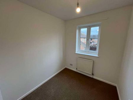 Falcon Fields, Tadley, RG26 - Photo 4