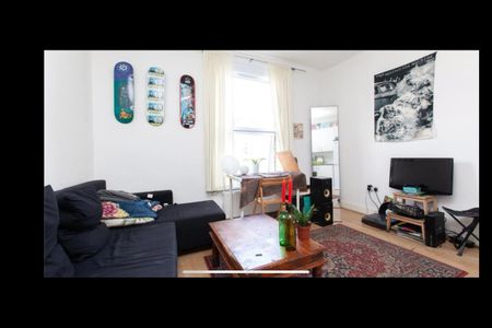 3 Bed Flat, Downs Road, E5 - Photo 2