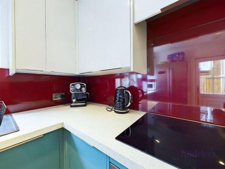 4 bedroom semi-detached house to rent - Photo 5