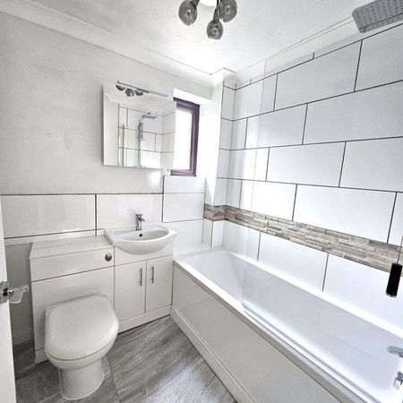 2 bedroom semi-detached house to rent - Photo 4