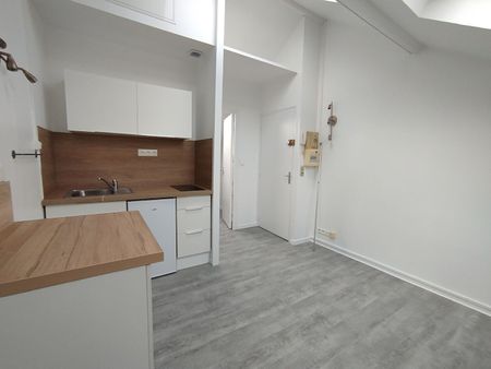 Location Appartement 1 pièce 17m² LILLE 59000 - Photo 2