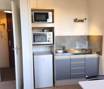 Appartement T1 meublé au 3ème étage d'une résidence, parking et cave - Photo 1